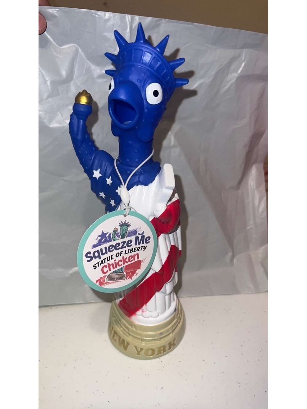 RED WHITE AND Chicken Statue of Liberty Squeeze Screaming Chicken 10” Brand New